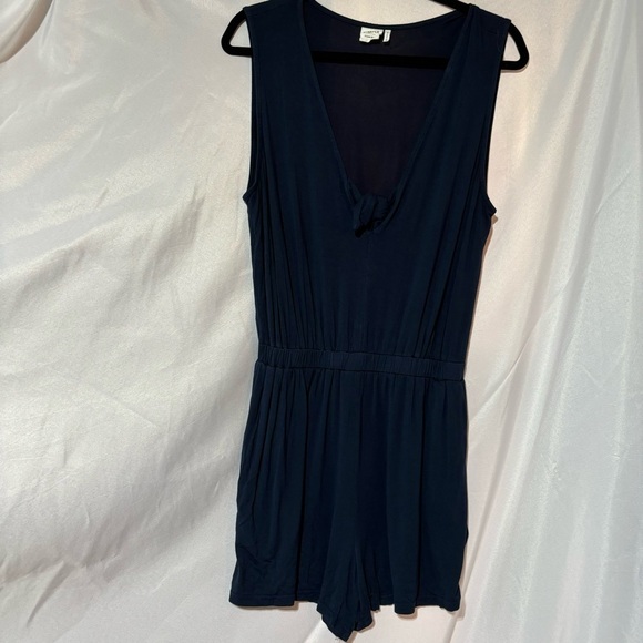 2/$30 Simple Suzanne Betro Navy Blue Romper Size M - Picture 1 of 6